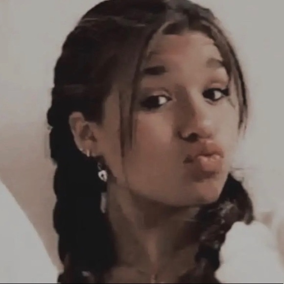 Meet your Posher, Audrina - Picture 1 of 1